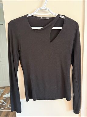 krisa Black Long-Sleeve Cutout Tee